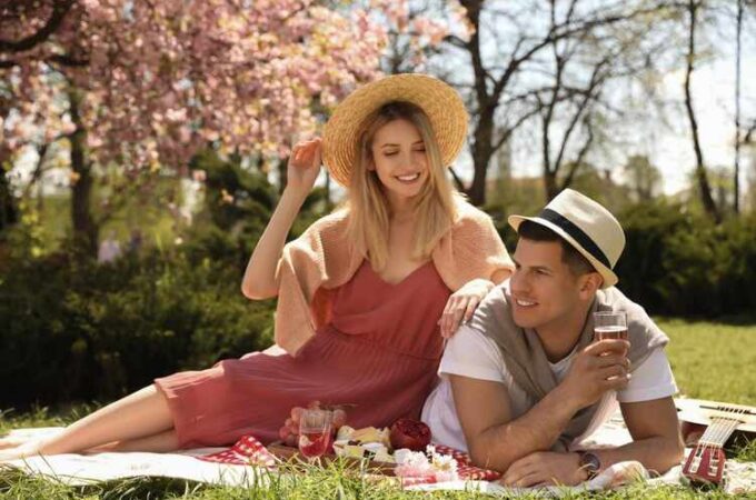 Spring Into Love With These 5 Cute Date Outfits