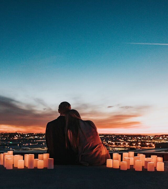 Aquarius Soulmate: 5 Best Matches & Love Gemstones
