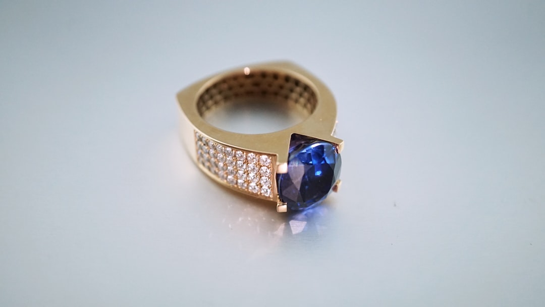 Bold gold gemstone ring, the perfect love jewelry style for Leo