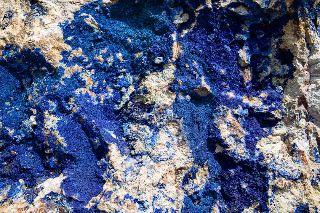 Deep blue lapis lazuli stone embedded in rock, a truth-telling gemstone for Sagittarius love