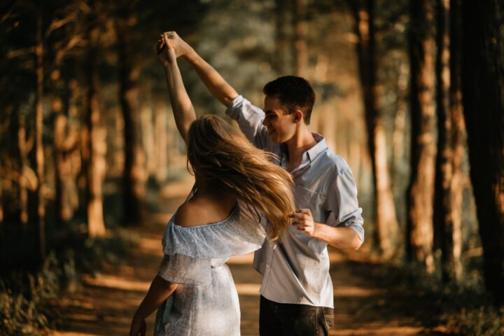 Libra Soulmate: 5 Best Zodiac Matches & Love Gemstones