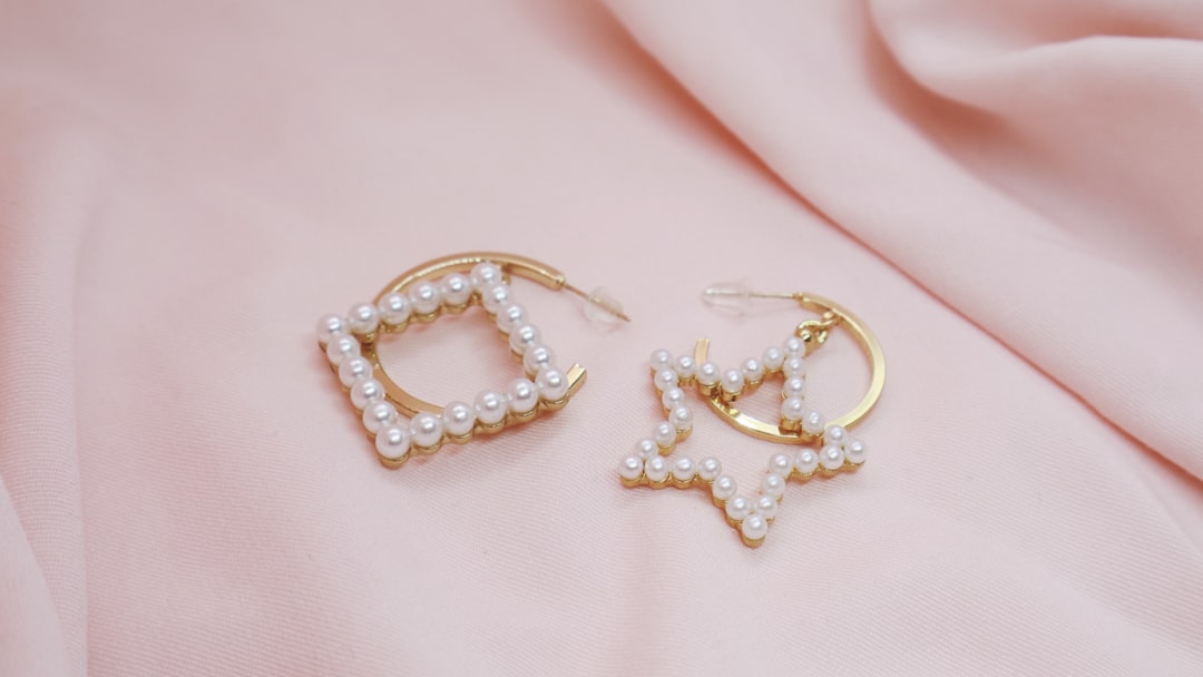 Freshwater pearl bracelet — an elegant jewelry gift under $500
