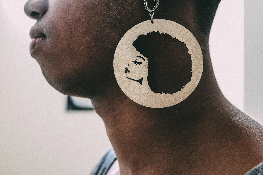 Woman wearing a sculptural silver earring — unconventional statement jewelry for Aquarius women