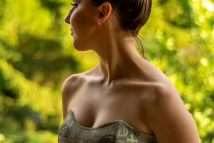 Strapless Bras: How to Choose One That Stays Up (2026)
