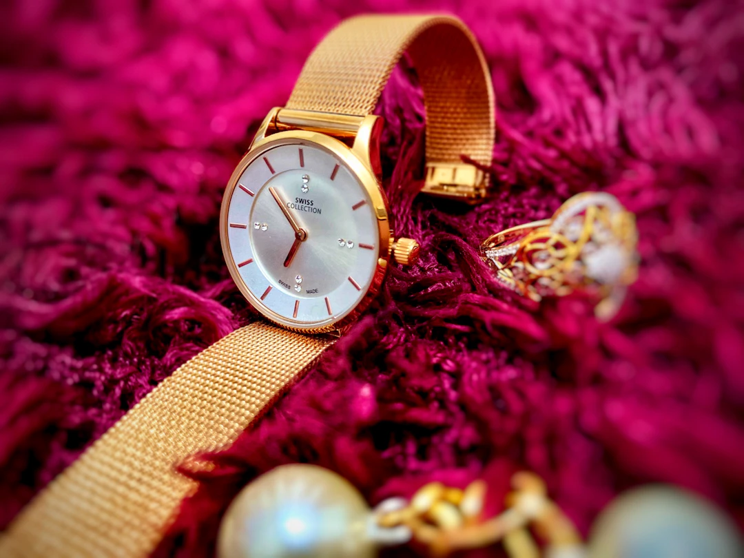 Structured gold jewelry in classic style — quality heirloom pieces suit Capricorn women