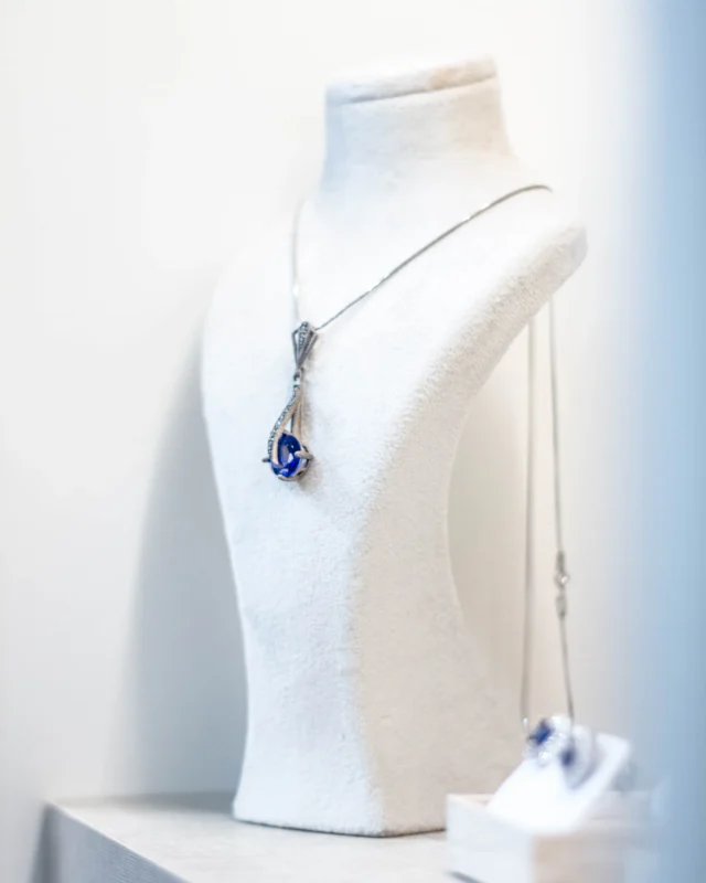 Mom Birthstone Necklace: How to Choose Stones, Chain and Metal
