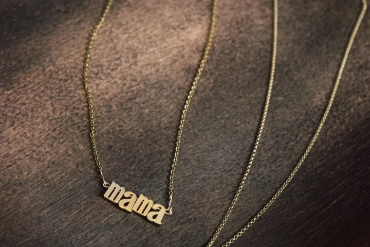 Personalized Jewelry for Mom: Custom Gift Ideas by Style and Budget