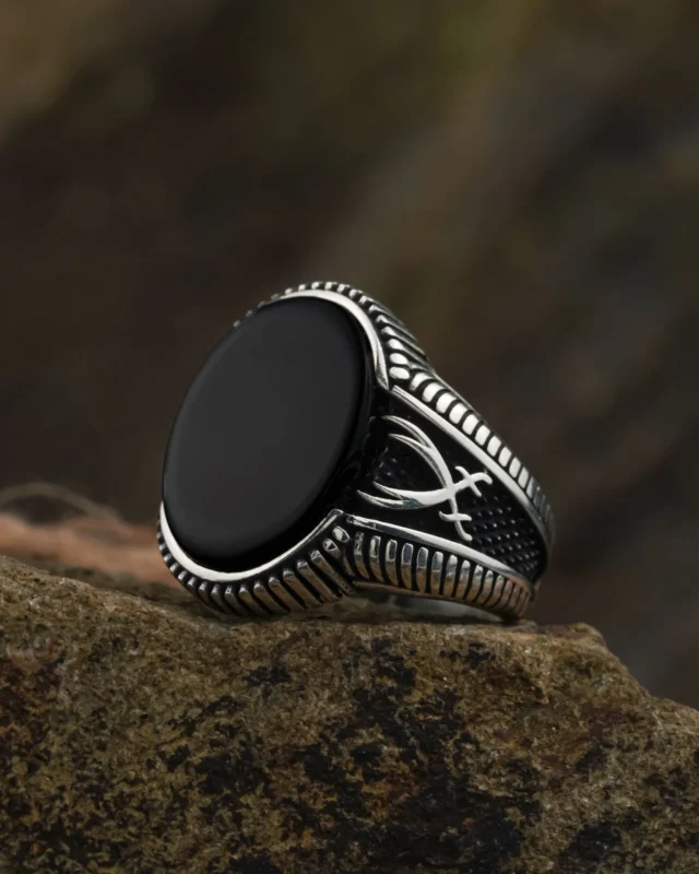 Black Onyx Rings: Meaning, Symbolism and Buying Guide