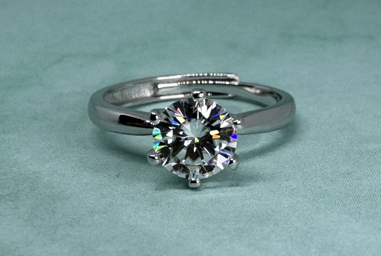 Moissanite engagement ring with a clear, bright center stone