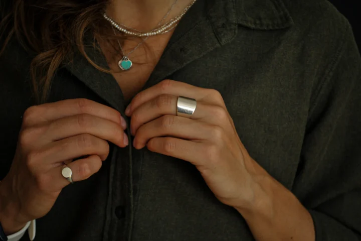 Does Sterling Silver Turn Skin Green? Causes and Easy Fixes